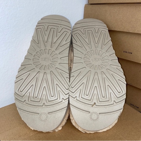 UGG FUZZ SUGAR SLIDE - Picture 4 of 5